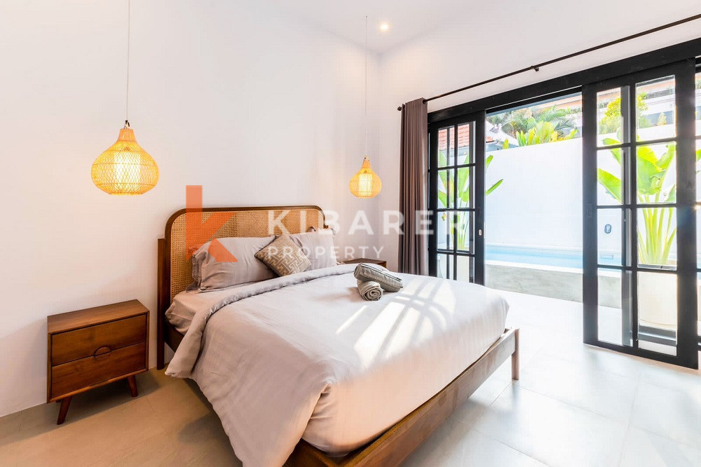 Charming Modern-Style Three-Bedrooms Enclosed Livingroom Villa Walking Distance to the Echo Beach — image 8