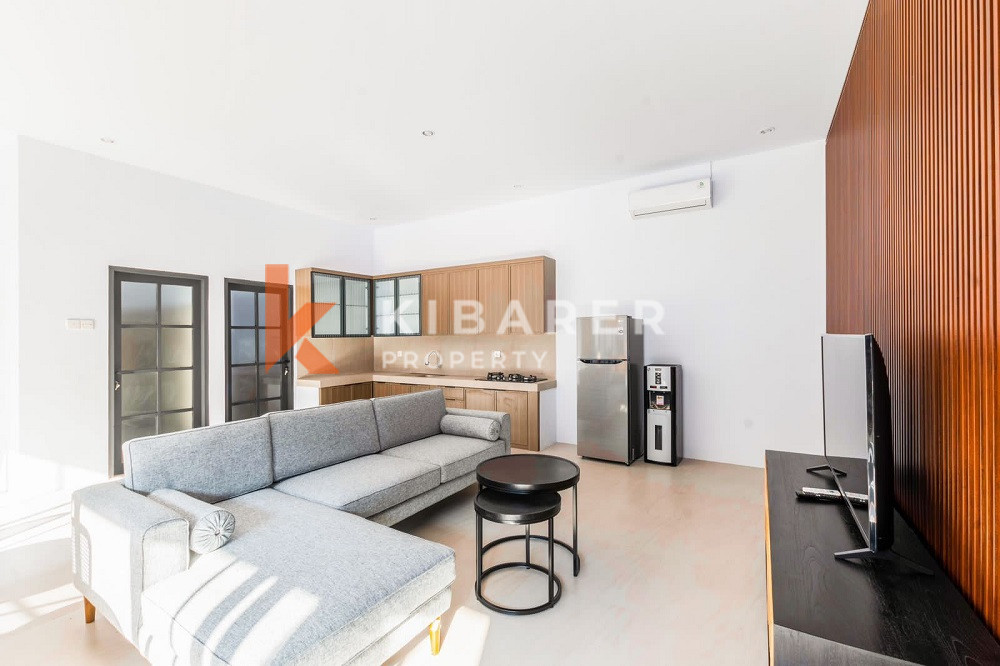 Charming Modern-Style Three-Bedrooms Enclosed Livingroom Villa Walking Distance to the Echo Beach — image 4