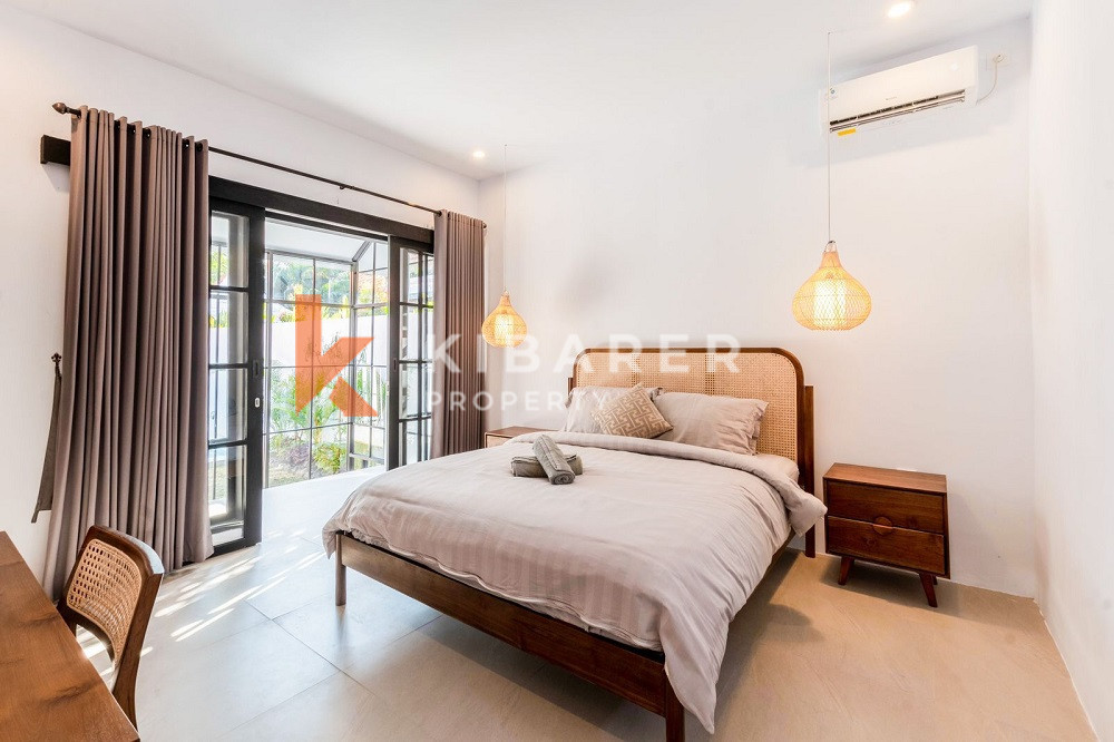 Charming Modern-Style Three-Bedrooms Enclosed Livingroom Villa Walking Distance to the Echo Beach — image 14