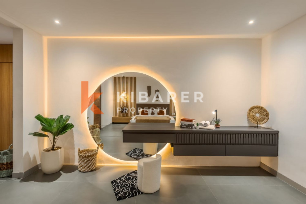 Four Bedroom Enclosed Living Villa in Canggu — image 14