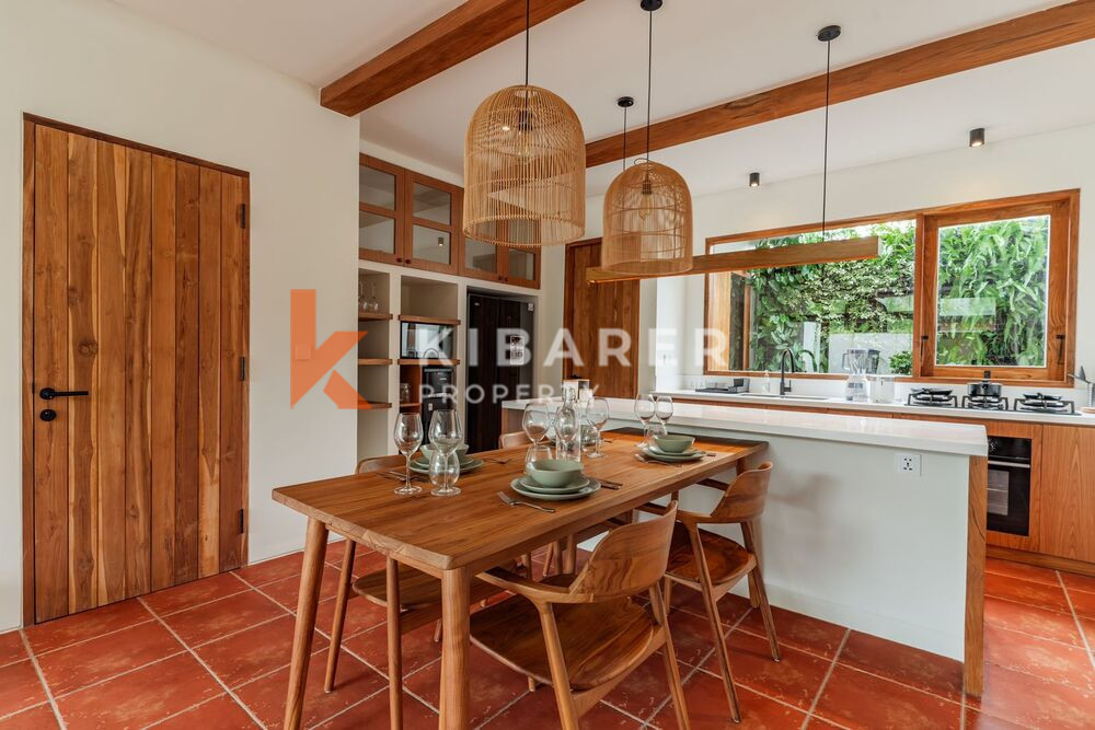 Minimalist Villa with Enclosed Living Room and Two Elegant Bedrooms in Canggu — image 15