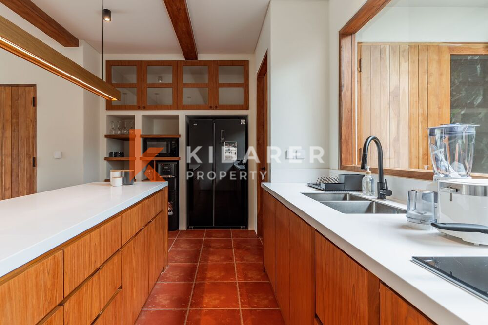 Minimalist Villa with Enclosed Living Room and Two Elegant Bedrooms in Canggu — image 16