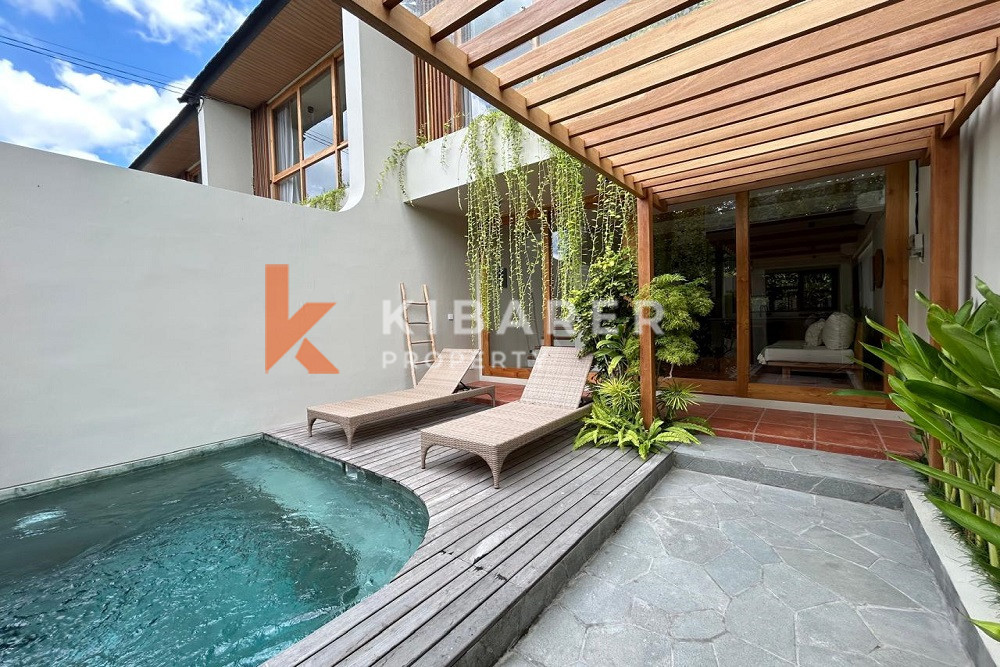 Minimalist Villa with Enclosed Living Room and Two Elegant Bedrooms in Canggu — image 2