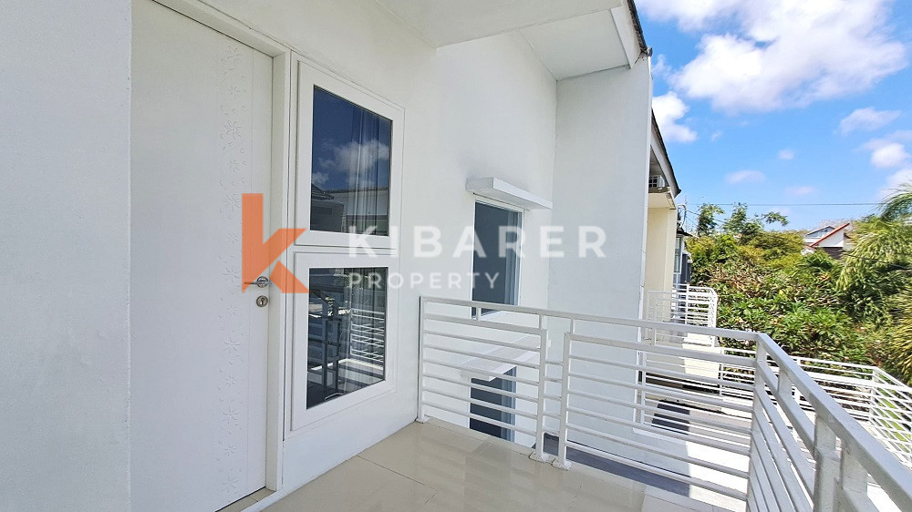 Spacious Elegant Five-Bedrooms House Enclosed Living Room Located in Elite Area Nusa Dua — image 14