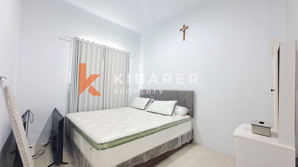 Spacious Elegant Five-Bedrooms House Enclosed Living Room Located in Elite Area Nusa Dua — image 17
