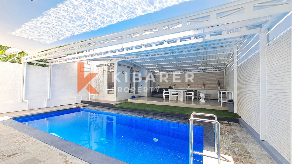 Spacious Elegant Five-Bedrooms House Enclosed Living Room Located in Elite Area Nusa Dua — image 1