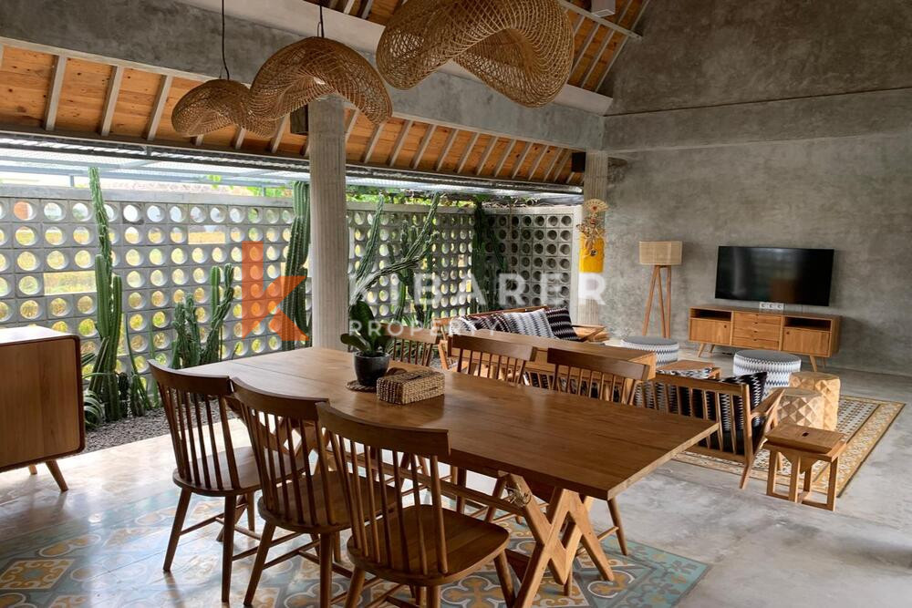 Charming Three-Bedroom Industrial Open Living Room Villa in Canggu — image 13