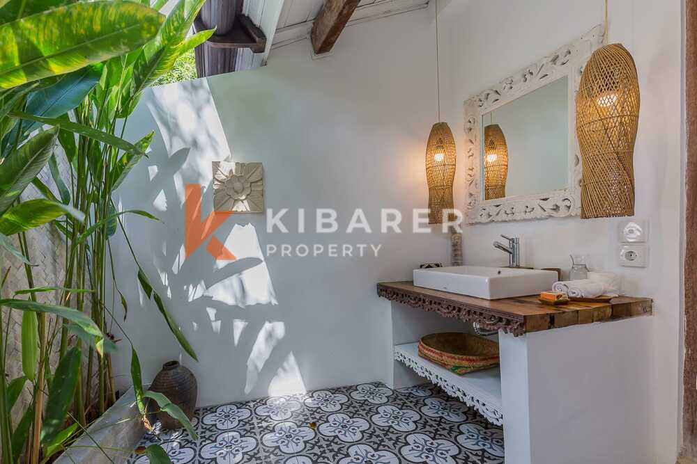 Beautiful Five-Bedroom Villa in Umalas Kerobokan — image 9