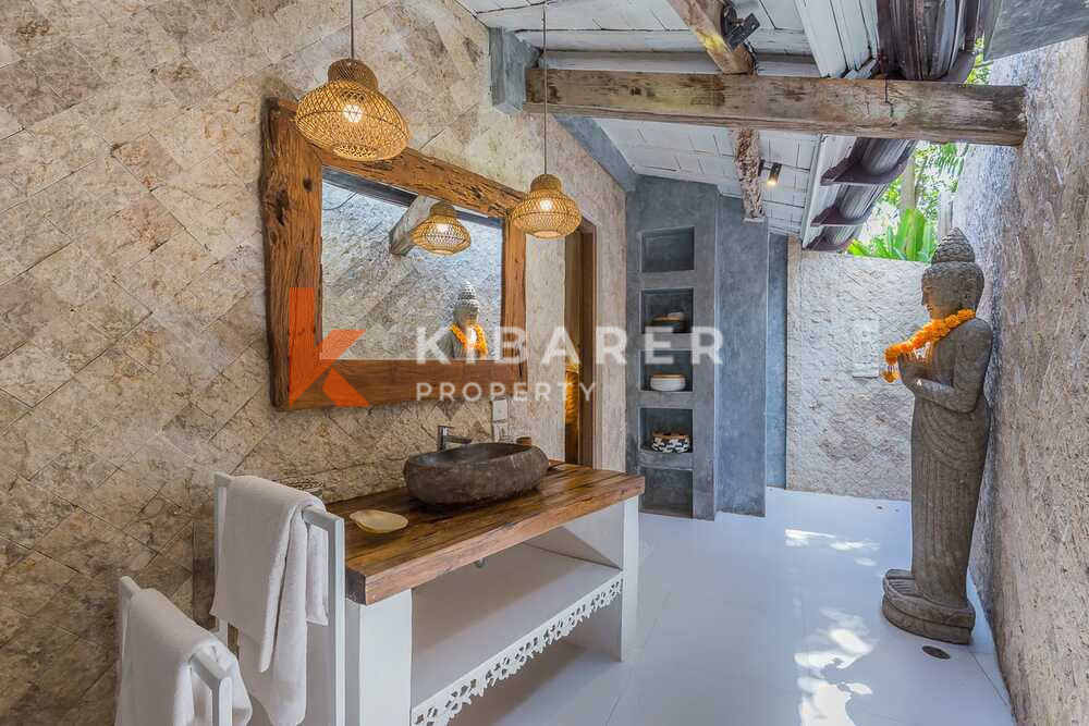 Beautiful Five-Bedroom Villa in Umalas Kerobokan — image 8