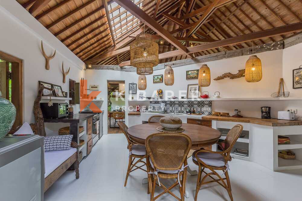 Beautiful Five-Bedroom Villa in Umalas Kerobokan — image 16