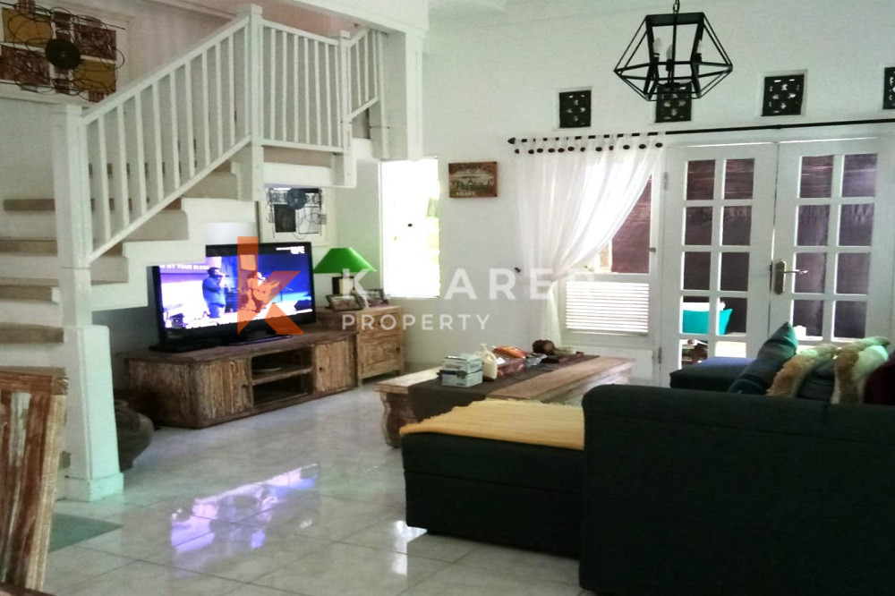 Homey Unfurnished Two-Bedroom Enclosed Living Villa in the Edge of Canggu — image 7