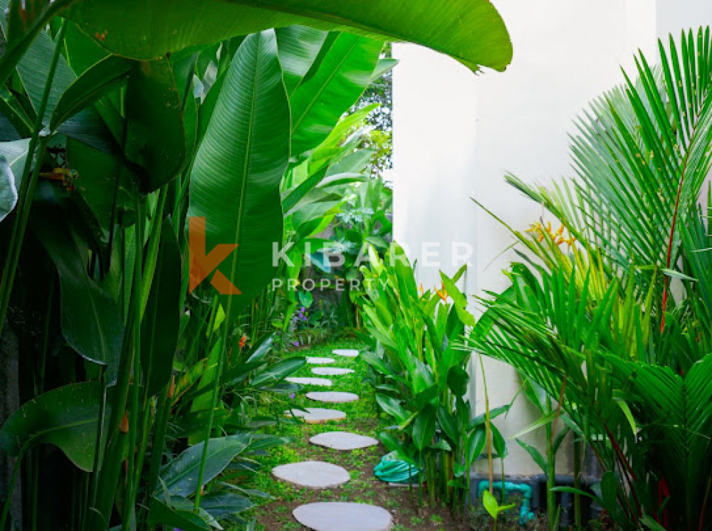 Gorgeous Three Bedroom Enclosed Living Room Villa Situated in Pererenan — image 7