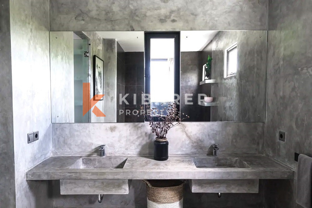 Luxury Six-Bedrooms Enclosed Living Villa with an Awesome View and Great Air Circulation in the Pererenan — image 14