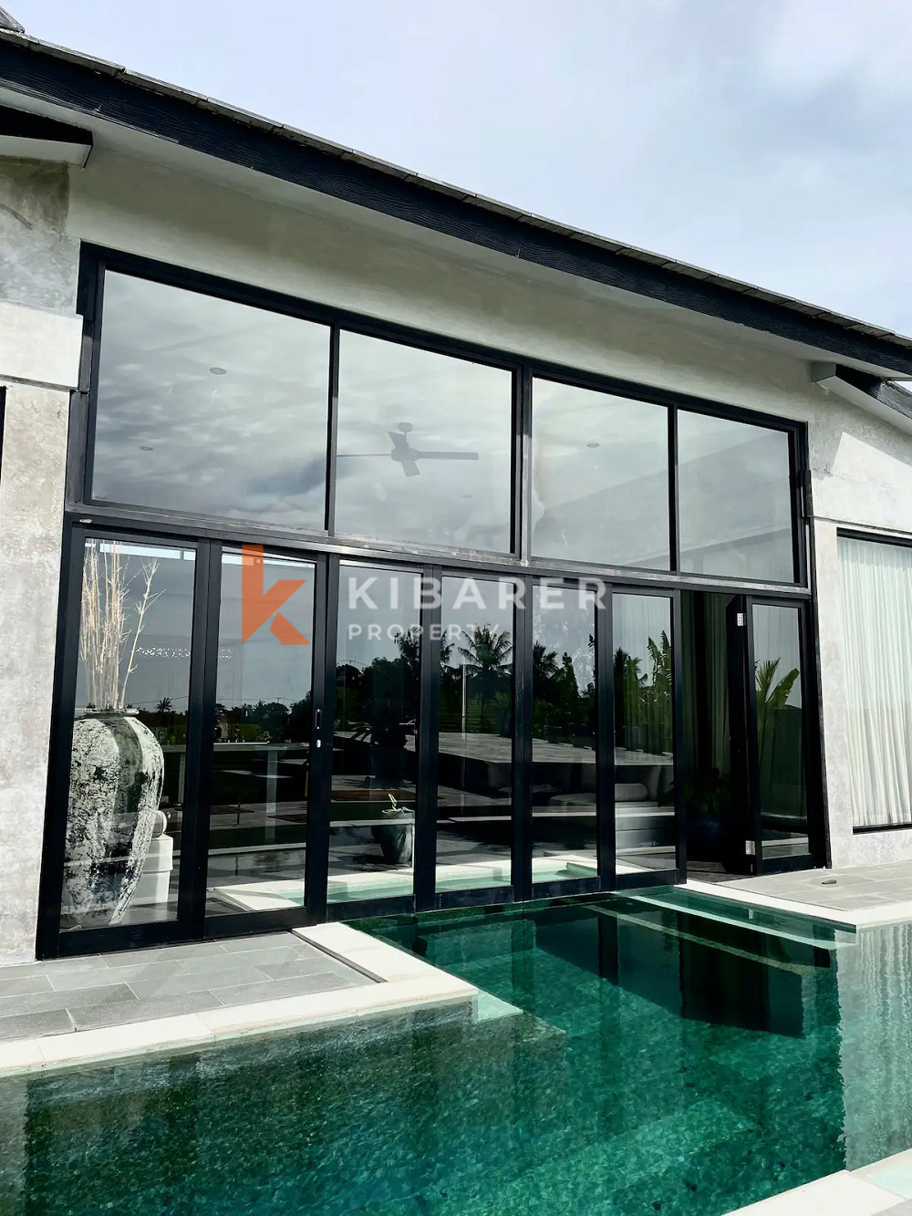 Luxury Six-Bedrooms Enclosed Living Villa with an Awesome View and Great Air Circulation in the Pererenan — image 2