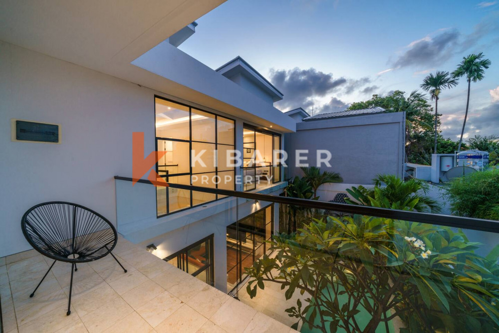 Luxurious Three-Bedroom Villa in Kerobokan — image 17