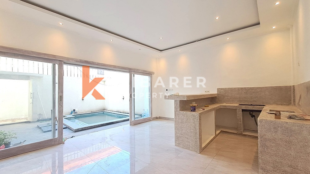 Unfurnished Three Bedroom Enclosed Living Villa Located in Canggu Area — image 2