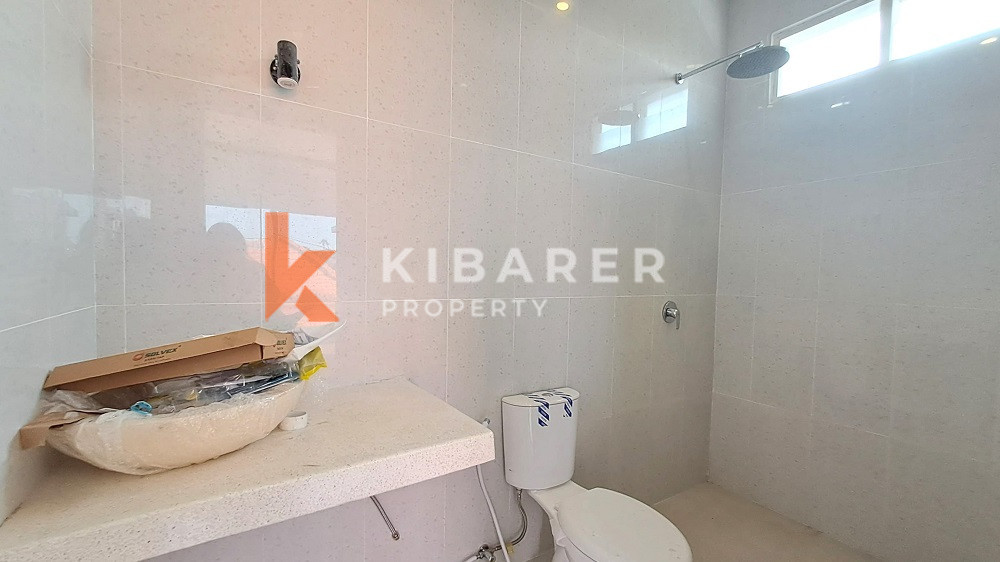 Unfurnished Three Bedroom Enclosed Living Villa Located in Canggu Area — image 8