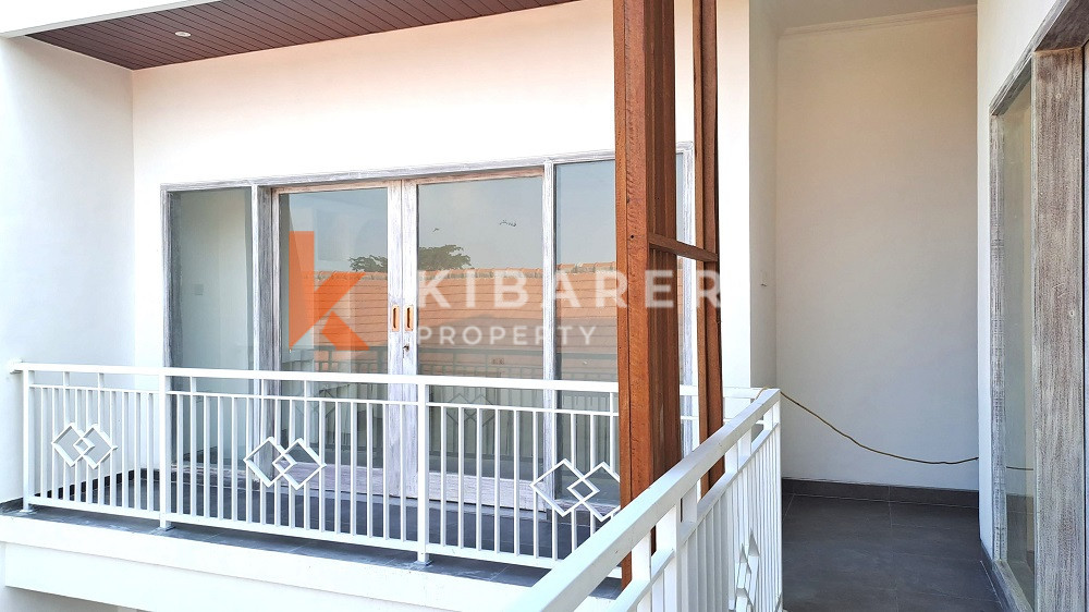 Unfurnished Three Bedroom Enclosed Living Villa Located in Canggu Area — image 10
