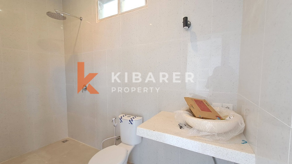 Unfurnished Three Bedroom Enclosed Living Villa Located in Canggu Area — image 9