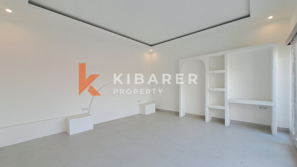 Unfurnished Three Bedroom Enclosed Living Villa with Balcony Located in Canggu Area — image 6