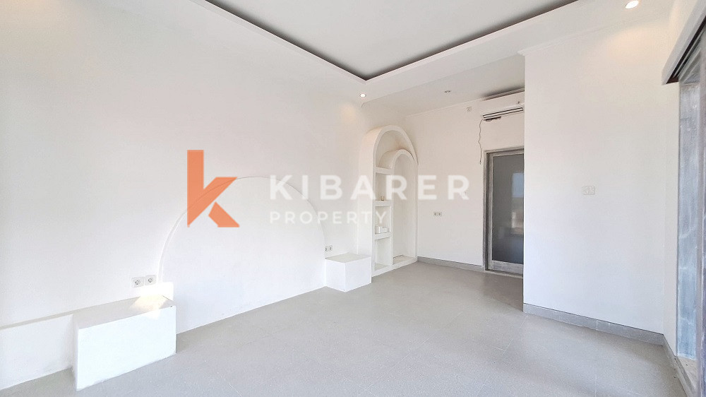 Unfurnished Three Bedroom Enclosed Living Villa with Balcony Located in Canggu Area — image 8