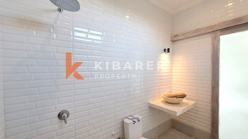 Unfurnished Three Bedroom Enclosed Living Villa with Balcony Located in Canggu Area — image 13