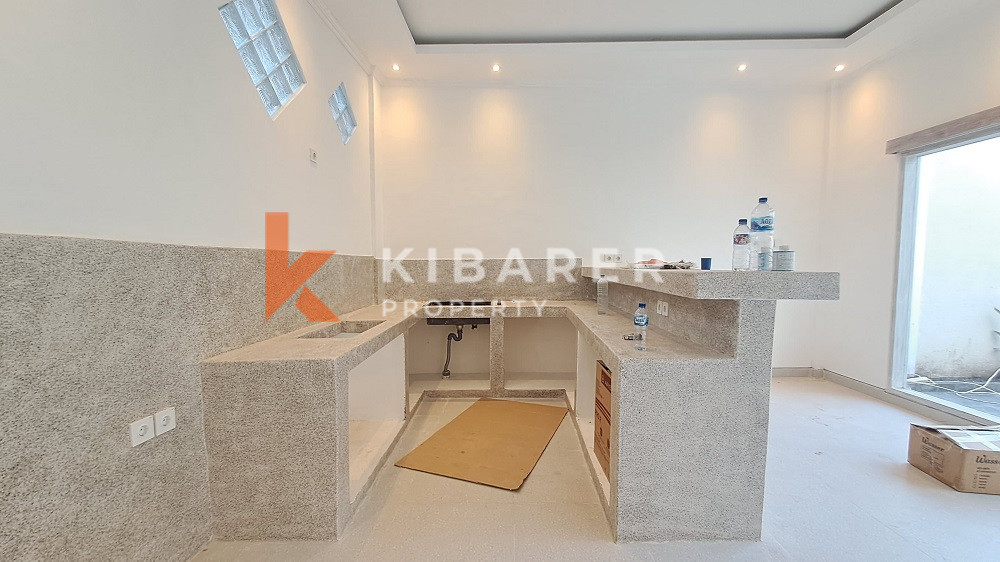 Unfurnished Three Bedroom Enclosed Living Villa with Balcony Located in Canggu Area — image 4