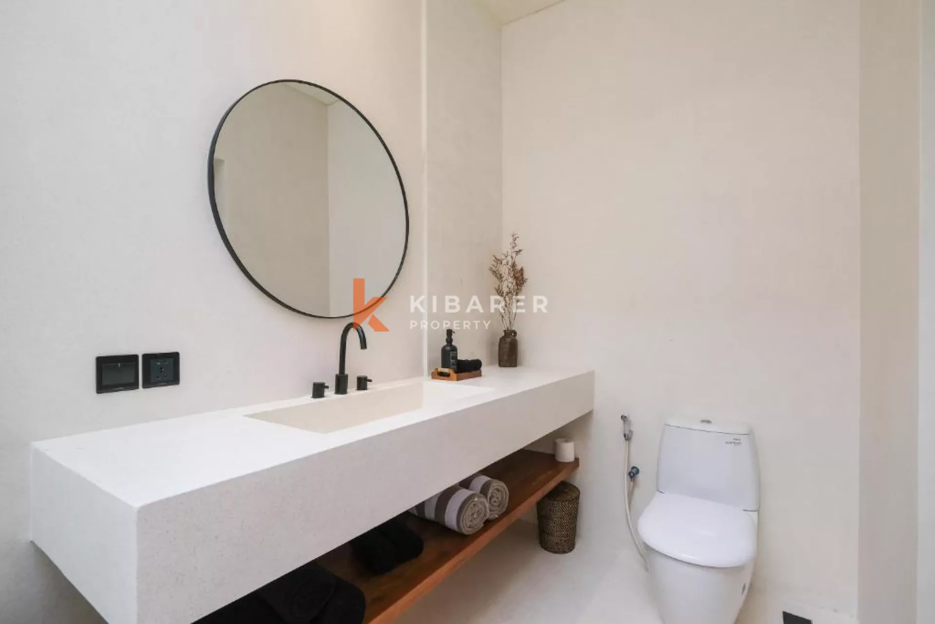 Mediterranean Villa with Two Bedrooms in Pererenan — image 14