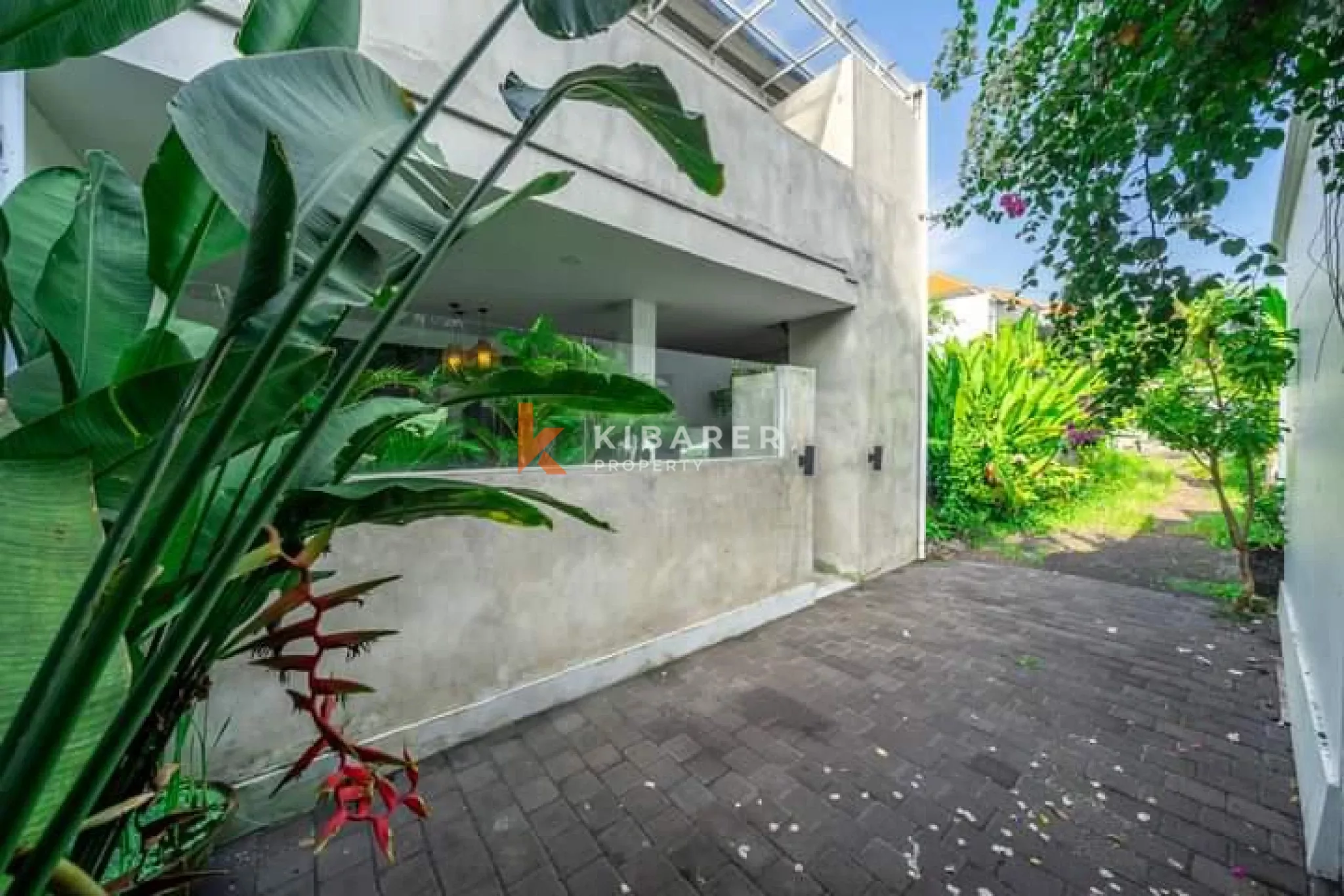 two-Bedroom Industrial-Style Villa with Enclosed Living in Berawa — image 3
