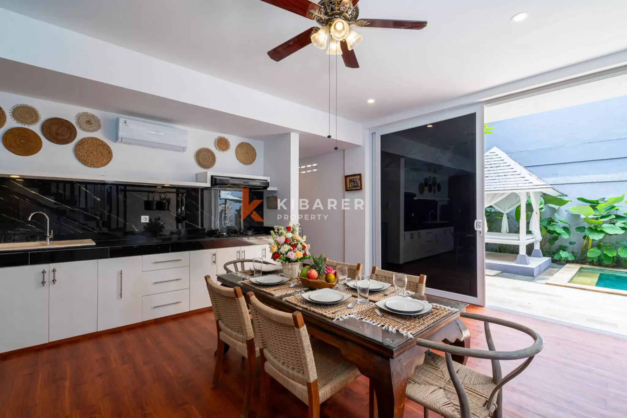 Exquisite Three-Bedroom Villa with Enclosed Living Room in Umalas — image 13