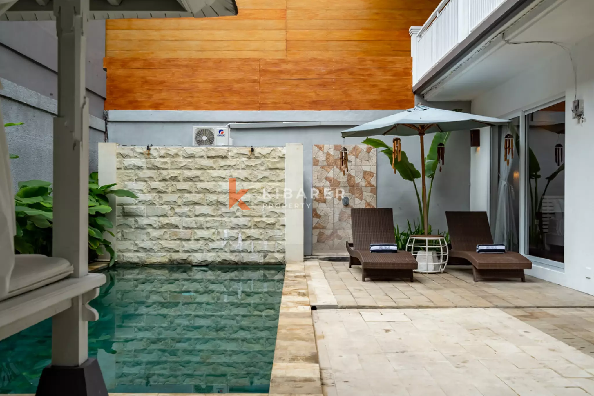 Exquisite Three-Bedroom Villa with Enclosed Living Room in Umalas — image 5