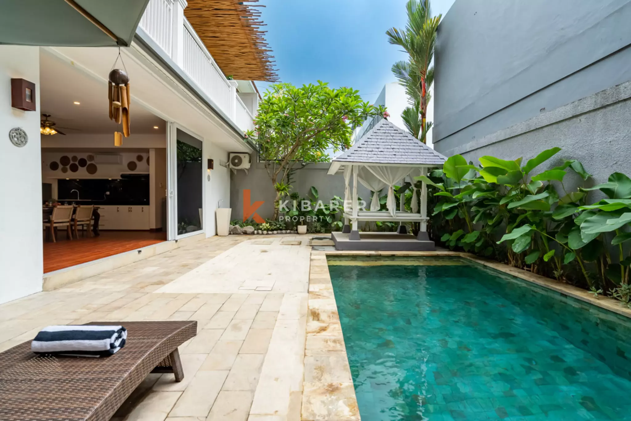 Exquisite Three-Bedroom Villa with Enclosed Living Room in Umalas — image 1