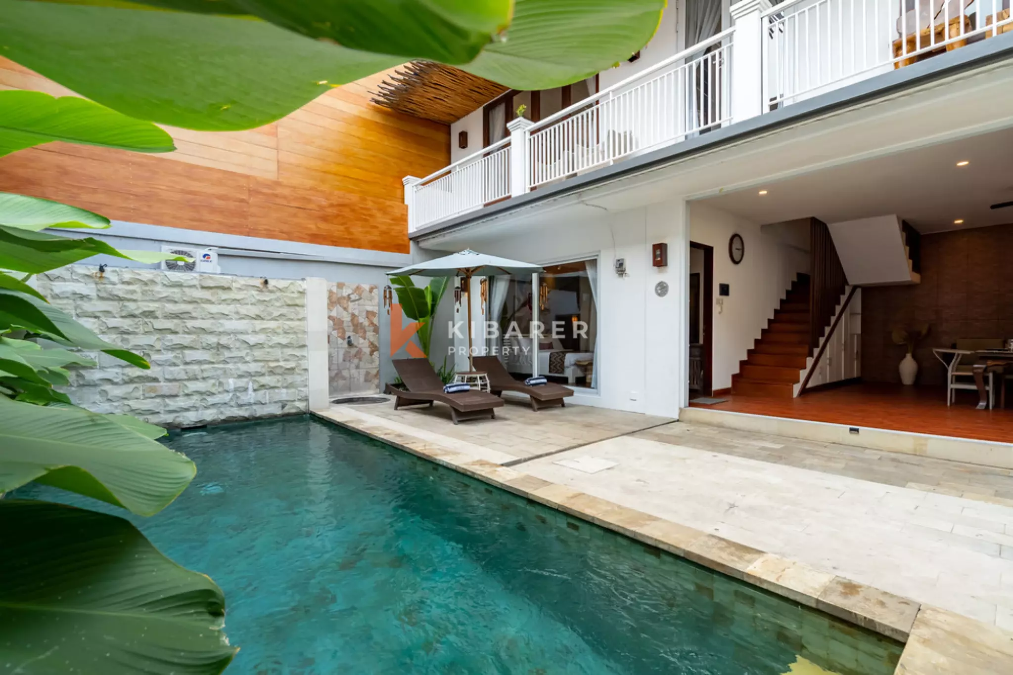 Exquisite Three-Bedroom Villa with Enclosed Living Room in Umalas — image 3