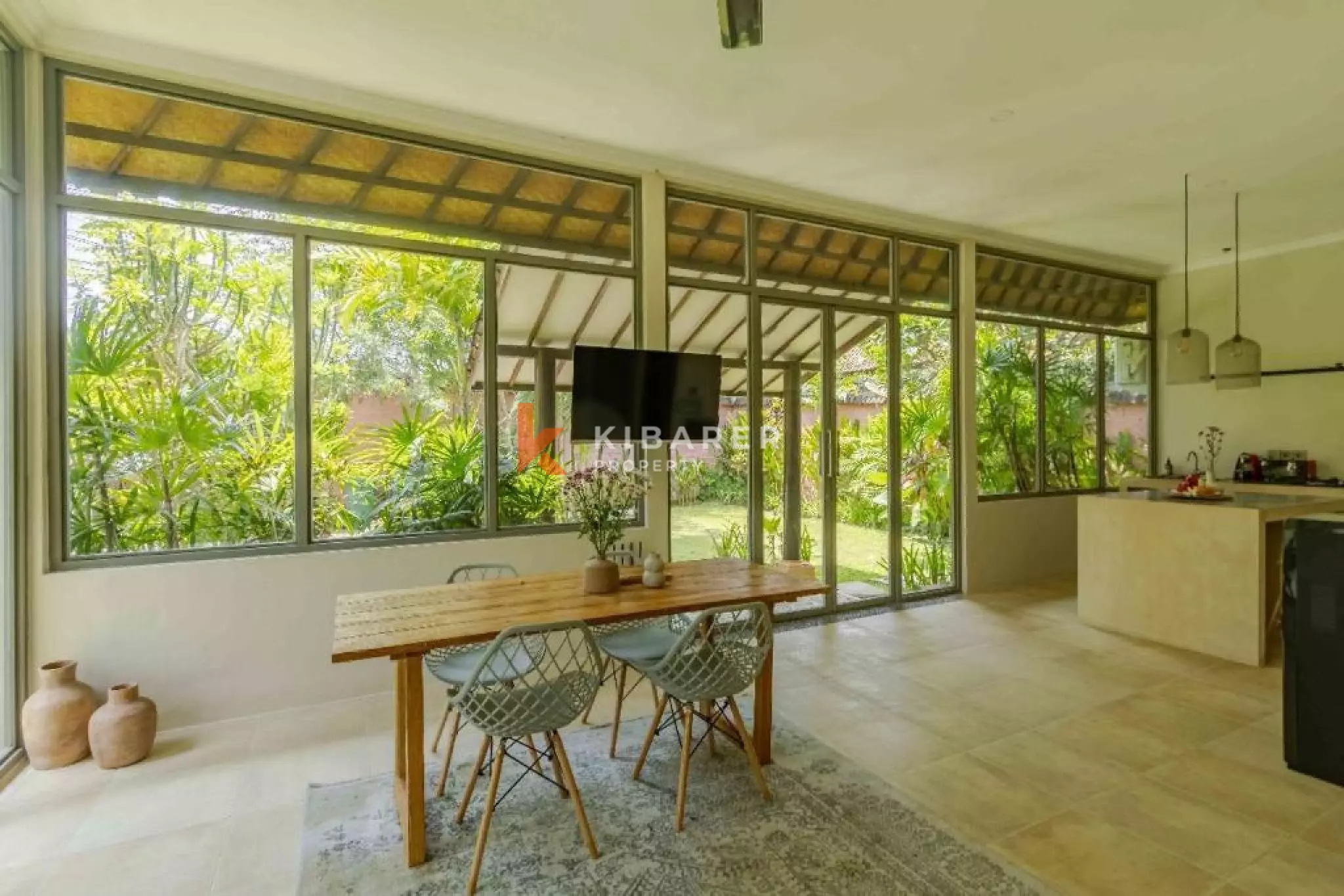 Three-Bedroom Villa with Enclosed Living Room in Umalas — image 4