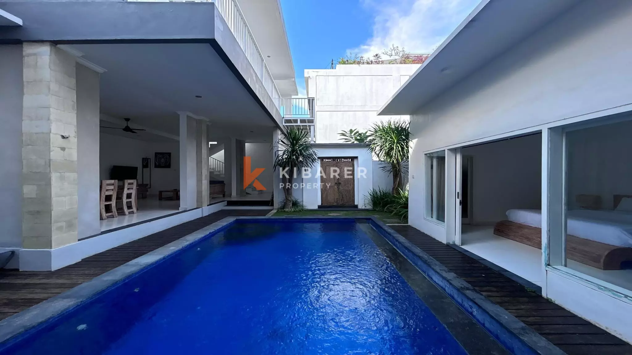 Charming Three-Bedroom Villa with Open Living Concept in Prime Berawa Location — image 1