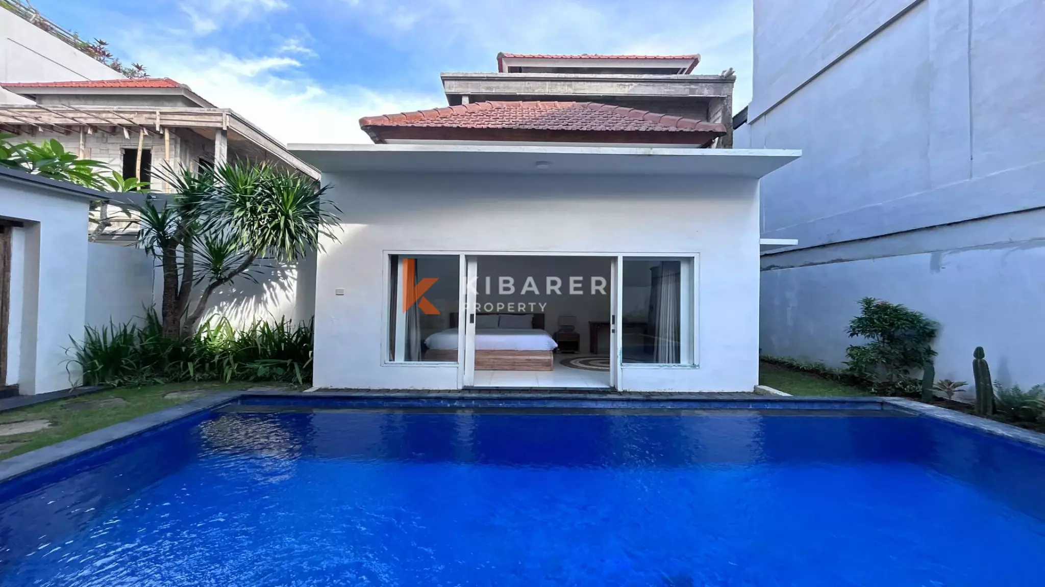 Charming Three-Bedroom Villa with Open Living Concept in Prime Berawa Location — image 2