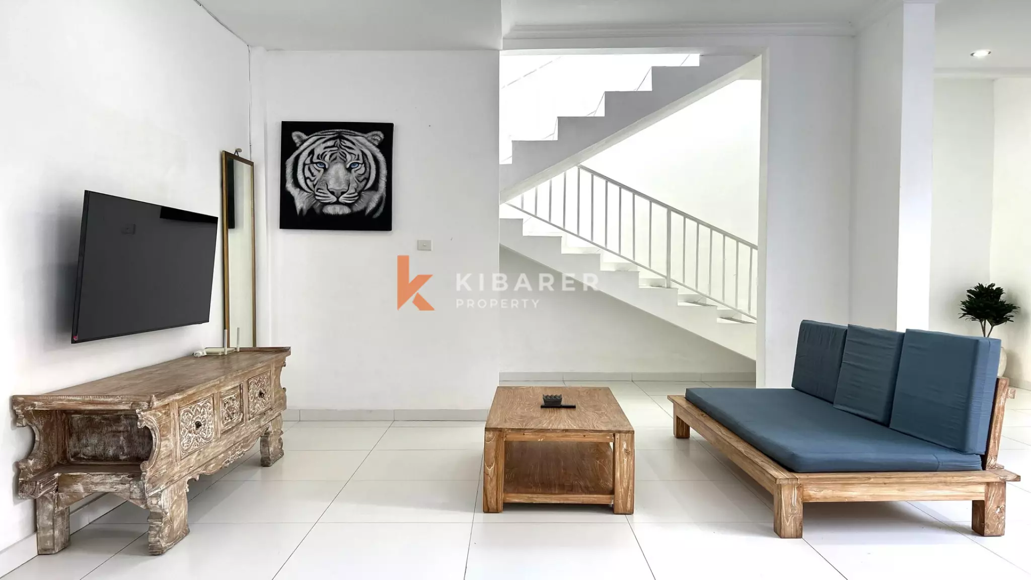 Charming Three-Bedroom Villa with Open Living Concept in Prime Berawa Location — image 6