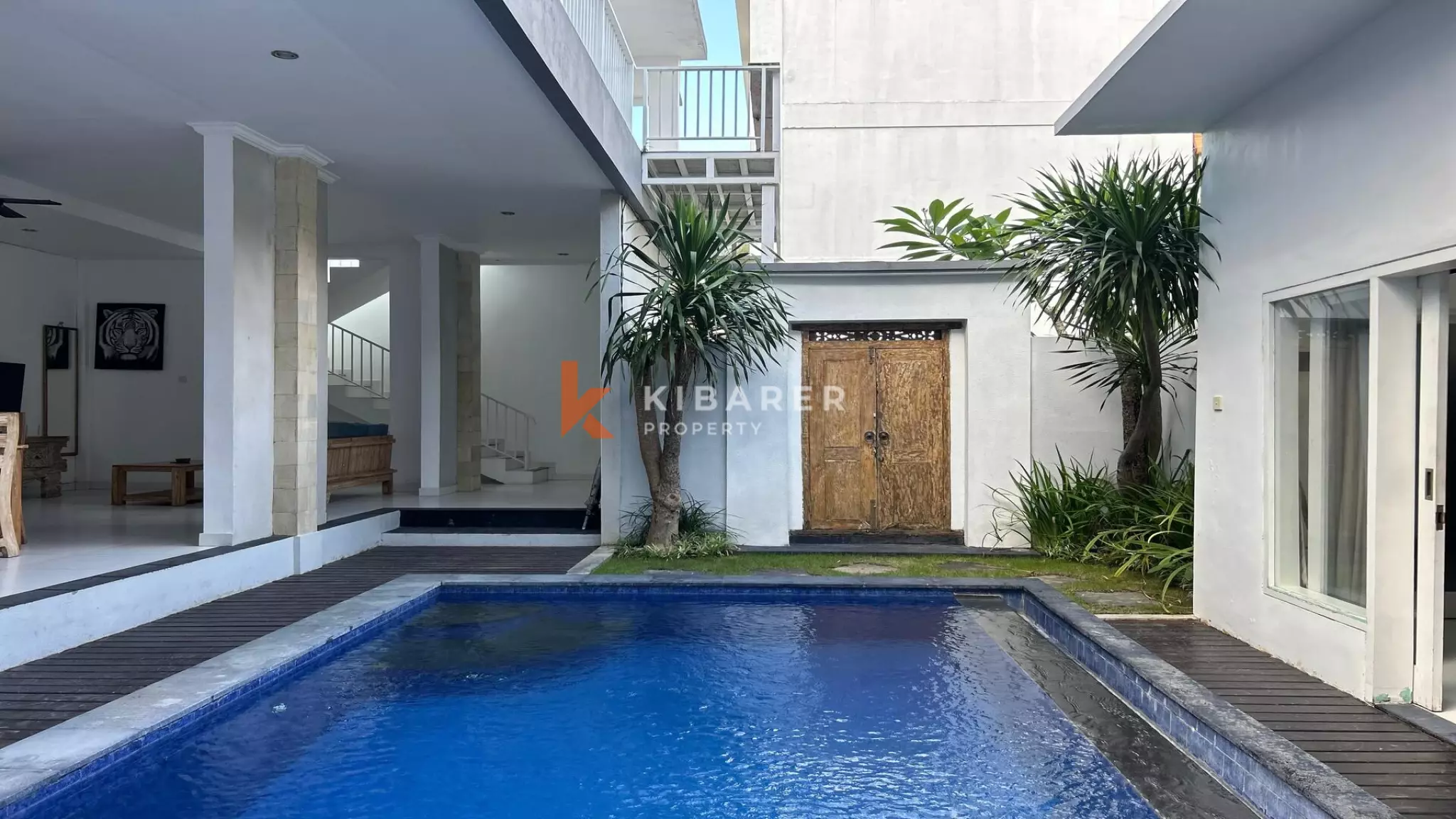 Charming Three-Bedroom Villa with Open Living Concept in Prime Berawa Location — image 4