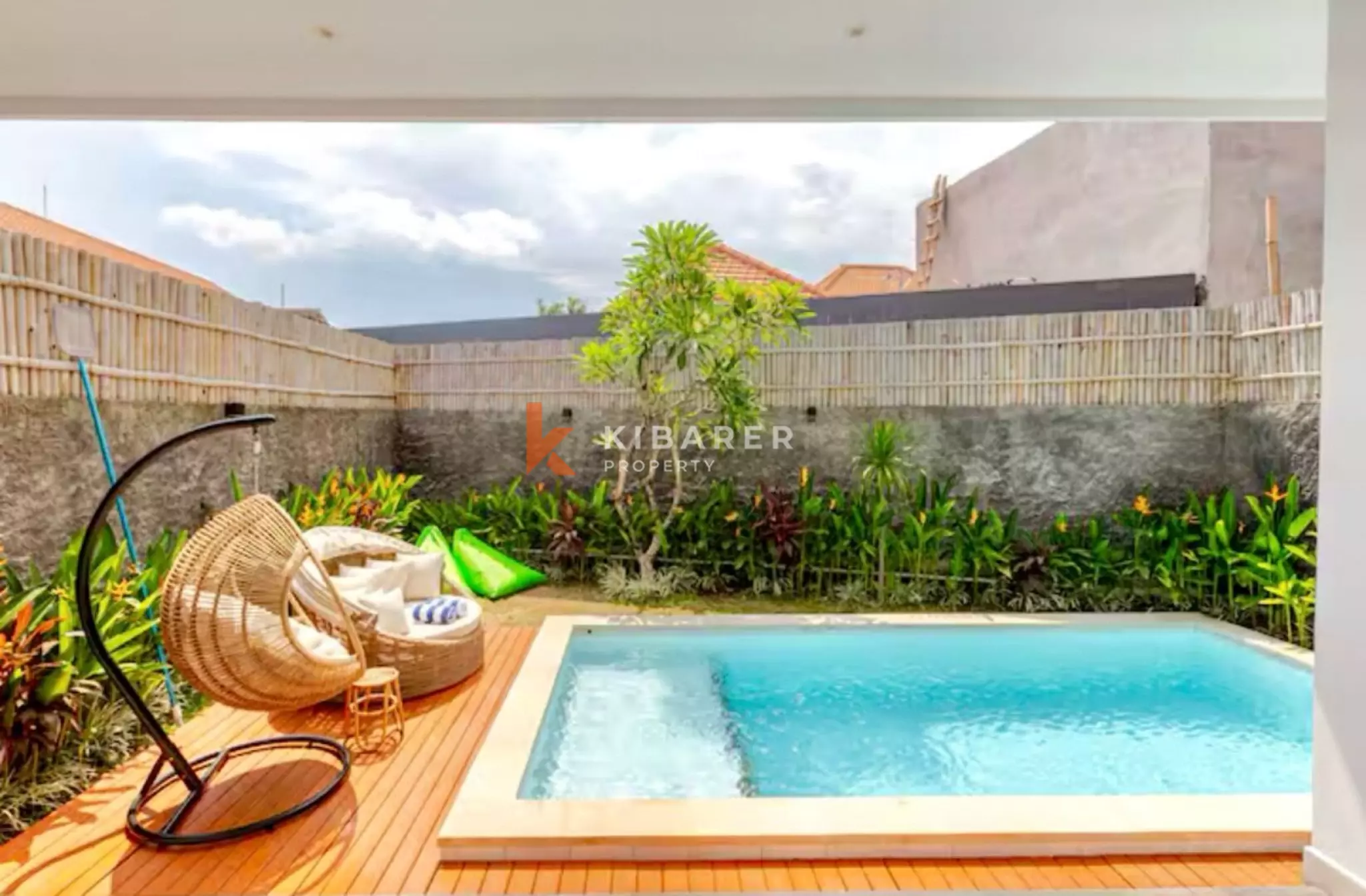 Three Bedroom Villa with Garden in Canggu Area — image 18
