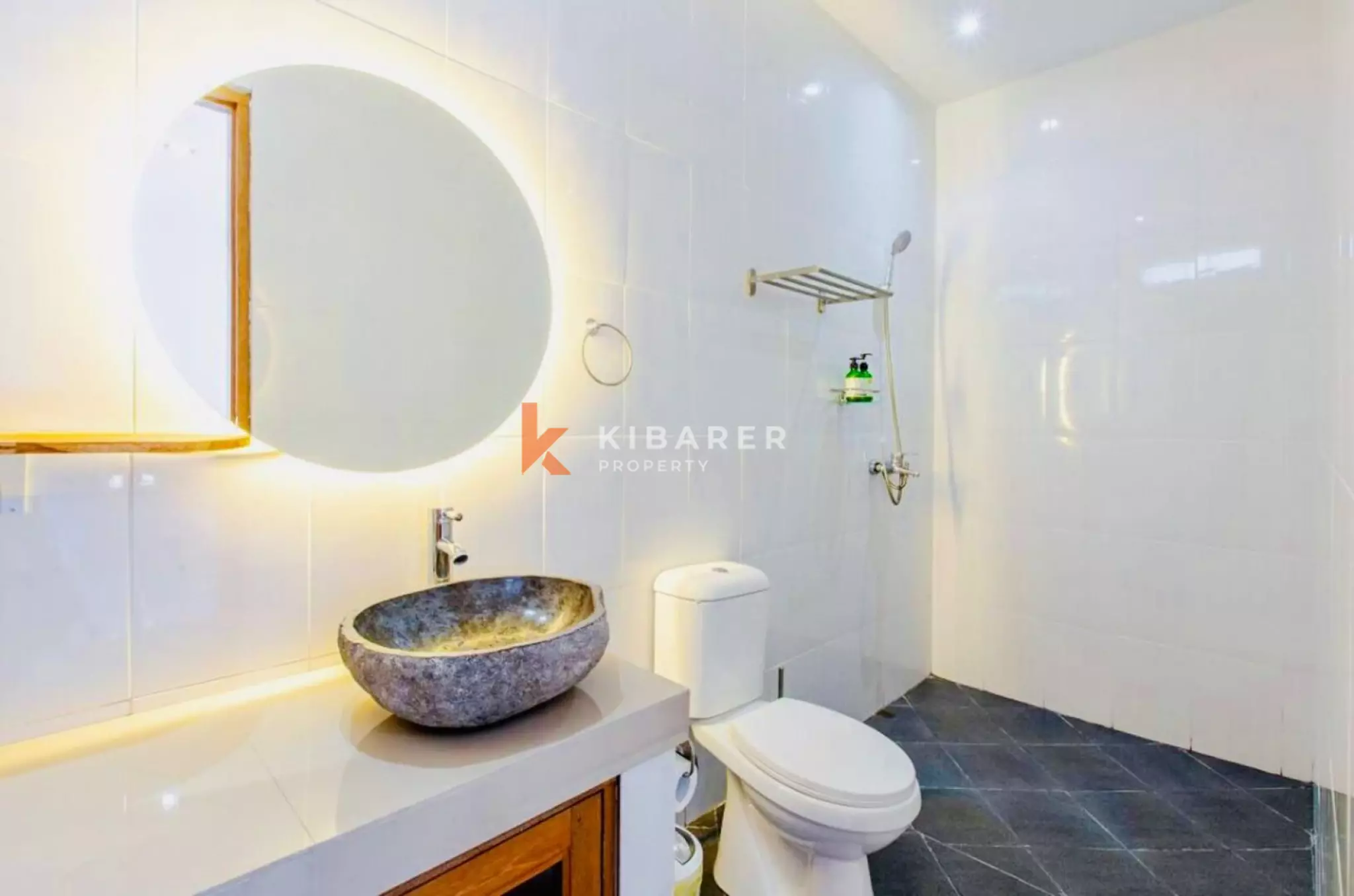 Three Bedroom Villa with Garden in Canggu Area — image 9