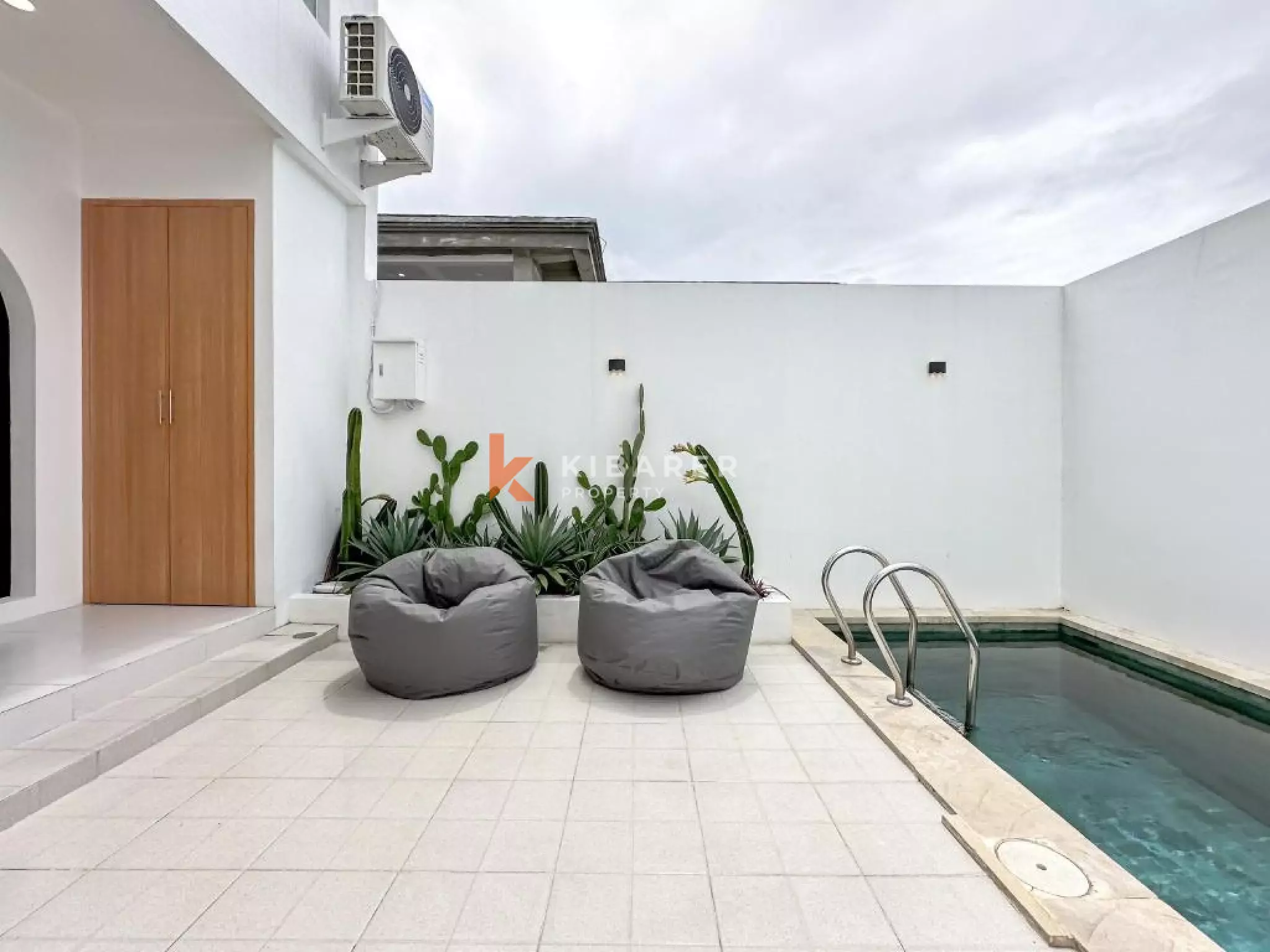 Aesthethic Two-bedroom Villa in Kedungu — image 3