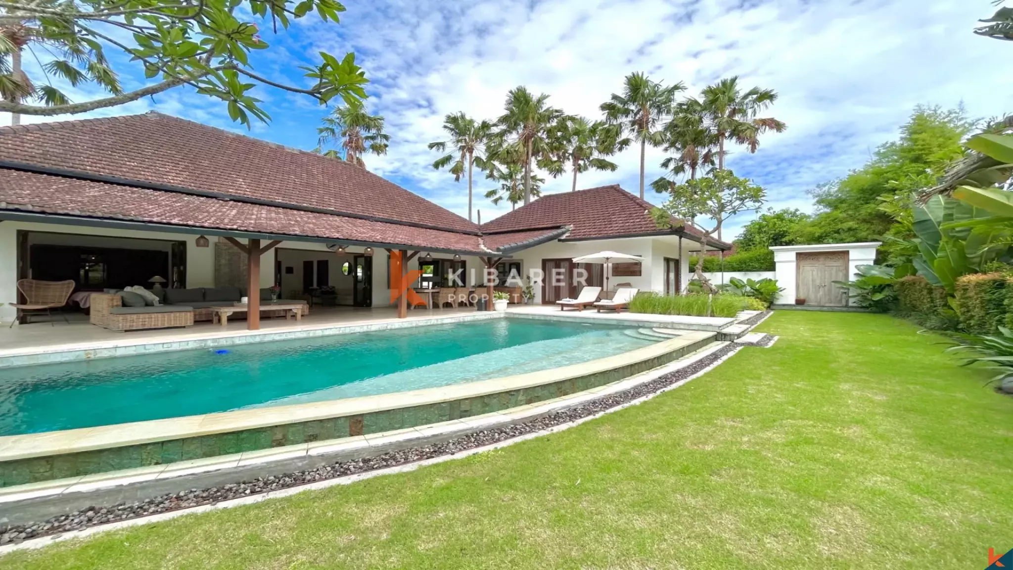 Charming Three-Bedroom Private Villa in Berawa — image 3
