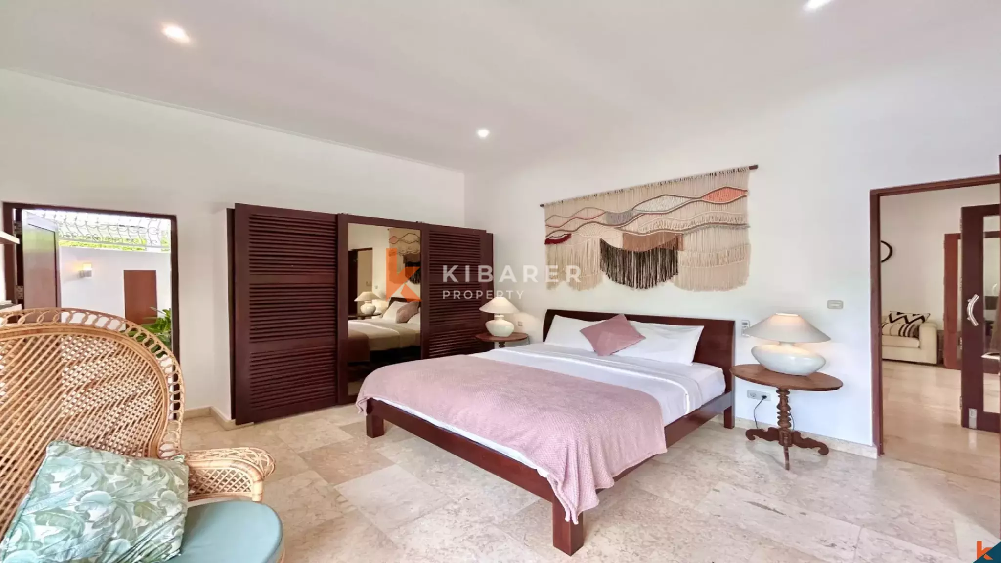 Charming Three-Bedroom Private Villa in Berawa — image 15