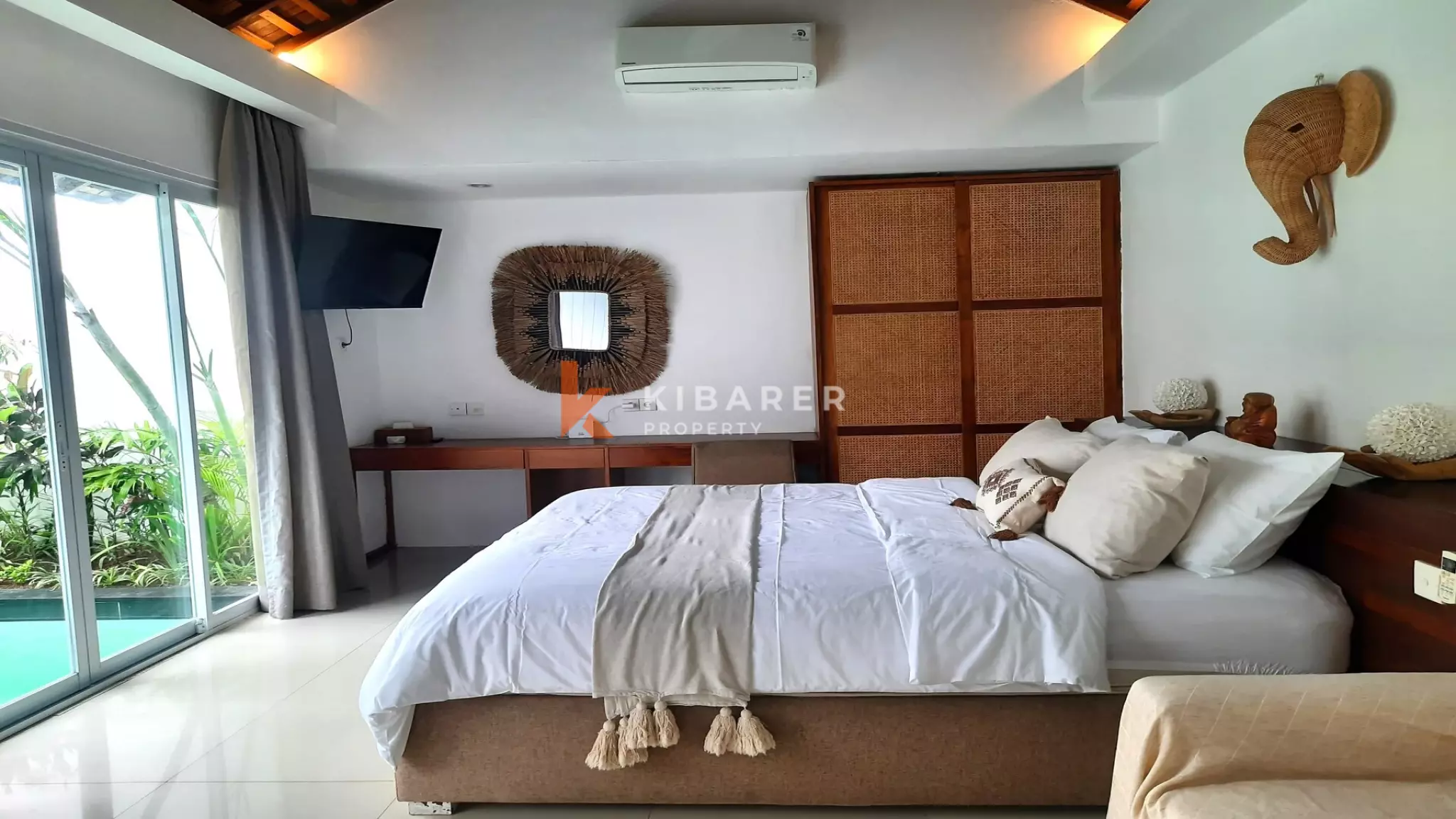 Charming One-Bedroom Open Living Room Villa Set in Seminyak — image 11