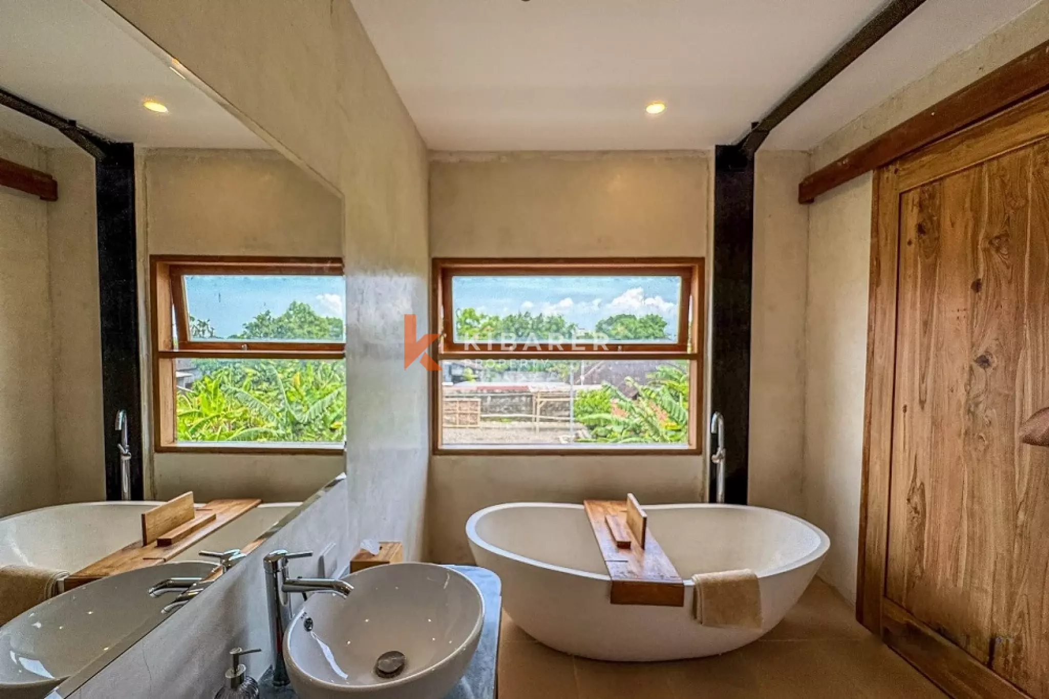 Tropical Haven, Spacious Villa with Five Bedrooms and Two Additional Bedrooms in Central Kerobokan — image 8