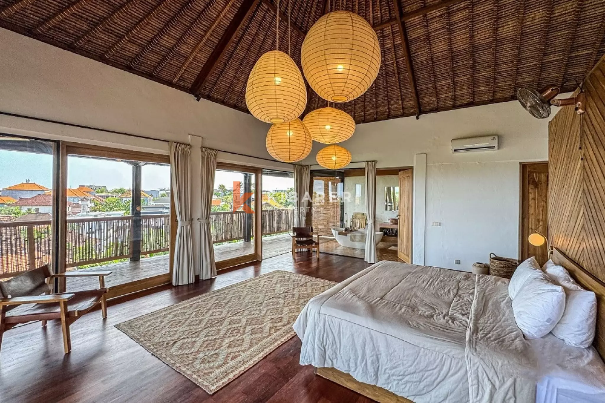 Tropical Haven, Spacious Villa with Five Bedrooms and Two Additional Bedrooms in Central Kerobokan — image 7