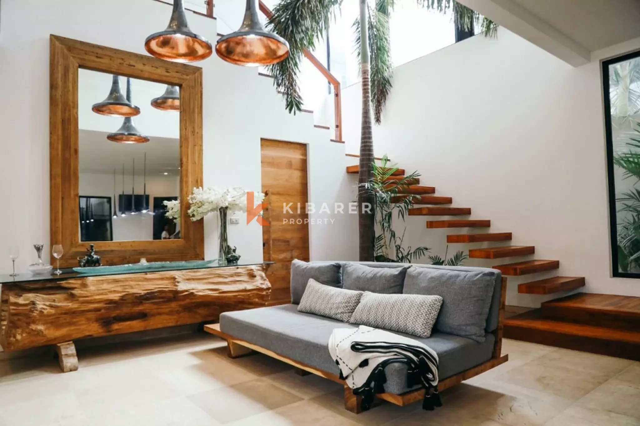 Stunning Two Storey Three-Bedrooms Enclosed Living Villa in The Heart of Canggu — image 3