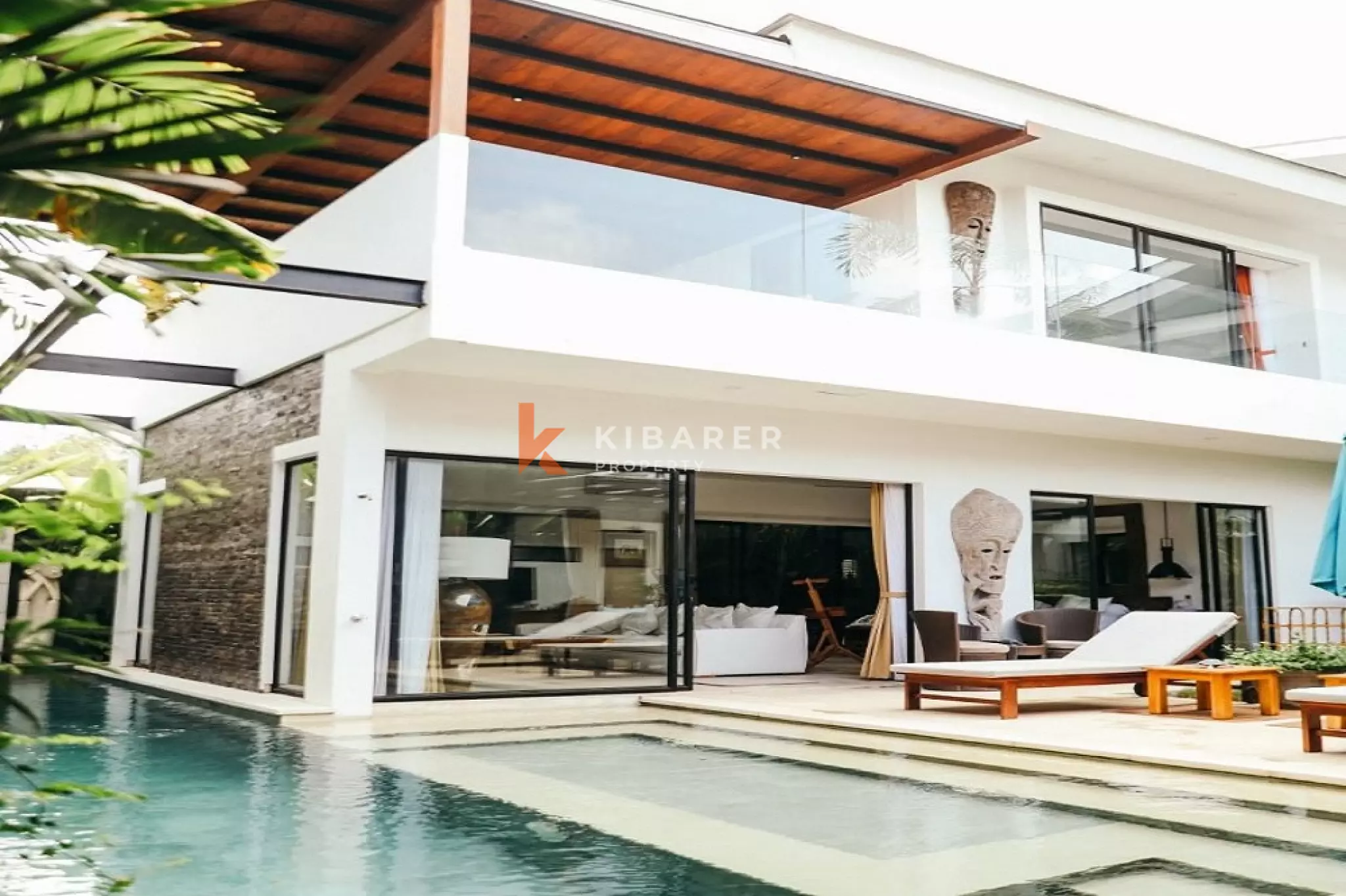 Stunning Two Storey Three-Bedrooms Enclosed Living Villa in The Heart of Canggu