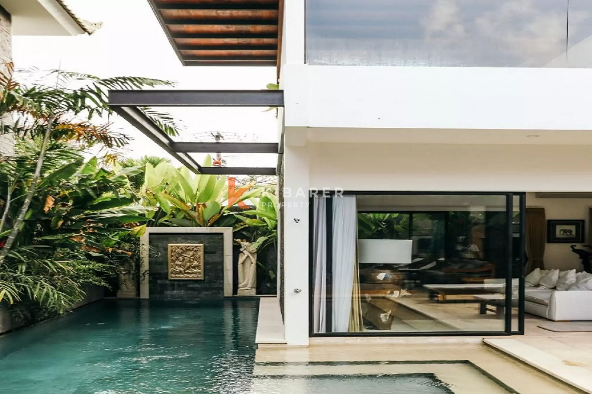 Stunning Two Storey Three-Bedrooms Enclosed Living Villa in The Heart of Canggu — image 2