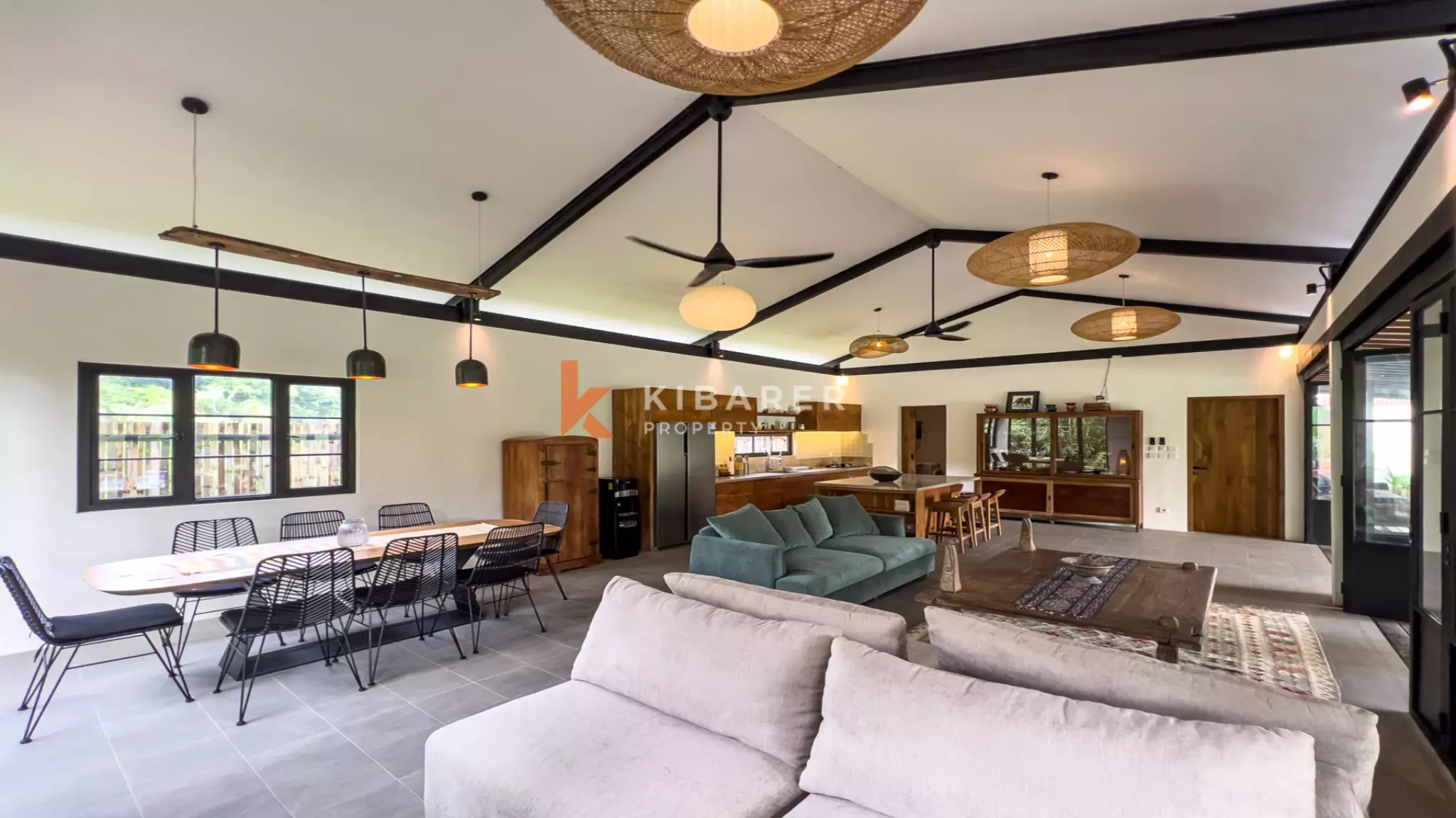 Elegant Four-Bedroom Villa with Enclosed Living Room, Pool & Lush Garden — image 10